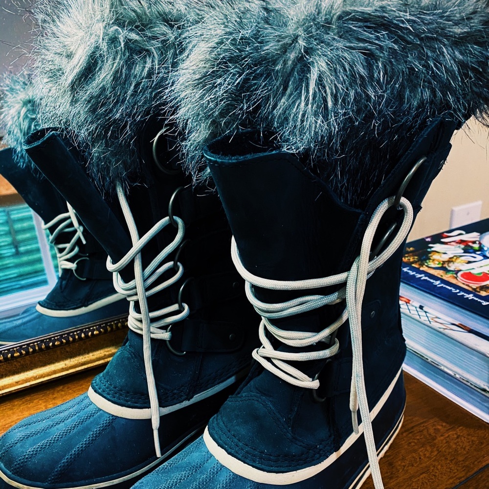 Sorel Joan of Arctic Snow Boots - Size 9